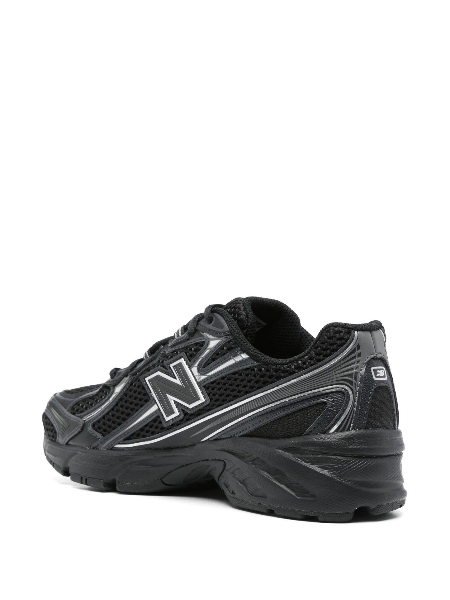 New Balance 740 Noir Metallic - sneaker chunky noire premium vue de face
