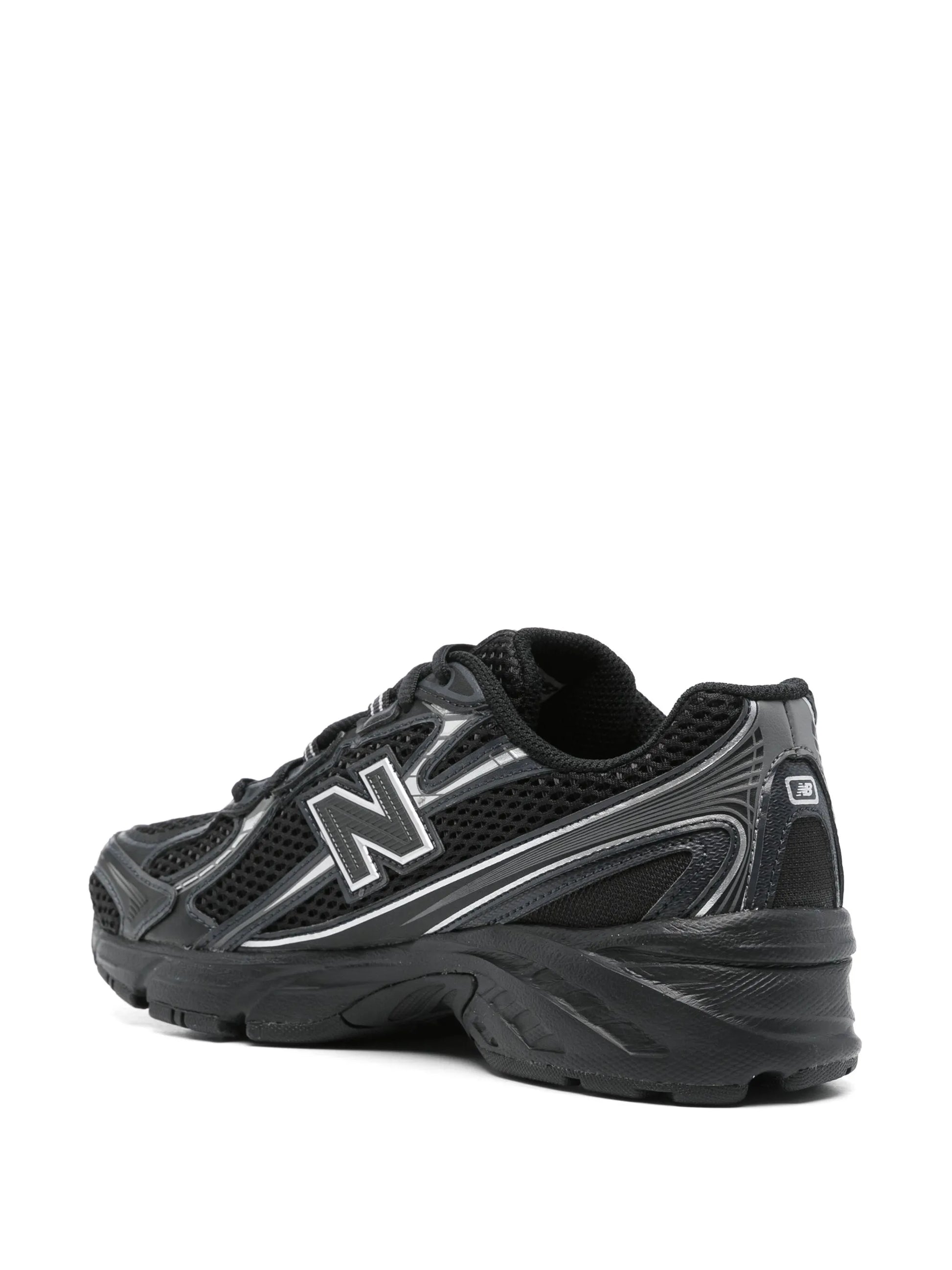 New Balance 740 Noir Metallic - sneaker chunky noire premium vue de face