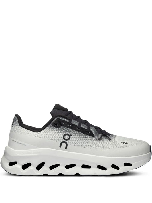 ON Cloudtilt Noir et Blanc - sneaker technologie CloudTec vue profil